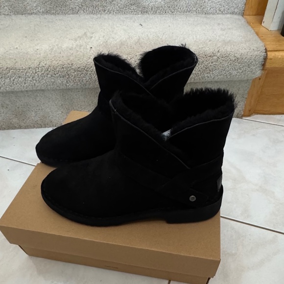 UGG Zariyah Water Repellent Ankle Bootie (Women) Size 7.5 - BLACK   NEW - Picture 13 of 14